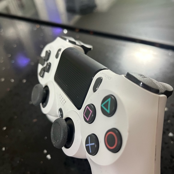 Ps4 white controller - Picture 9 of 11